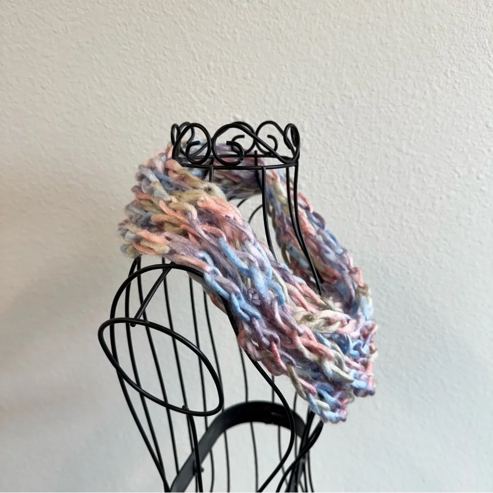 Chic Multicolor Knit Chain Scarf